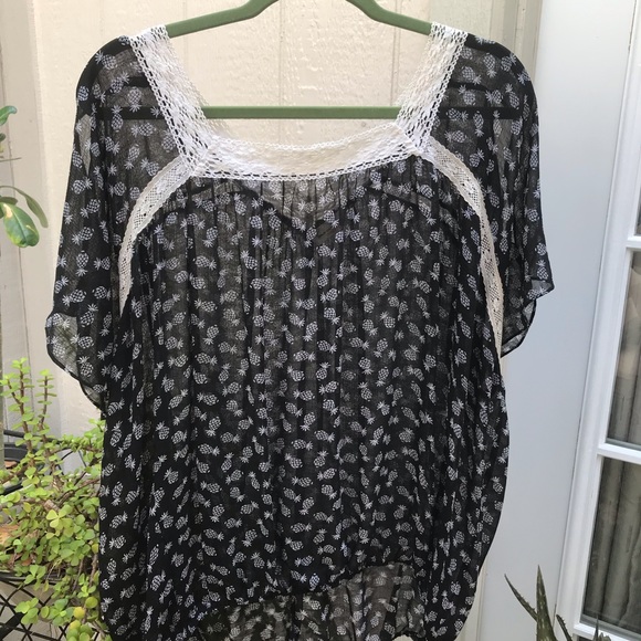 Tura by Vince Camuto, blouse, Size L, Sheer mat’l. - Picture 2 of 5